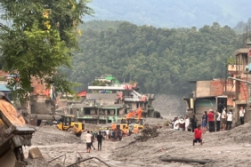 Himalayalar'da Yaşanan Buzul Felaketinin Ardından Nepal Küresel İklim Tazminatı Talep Ediyor