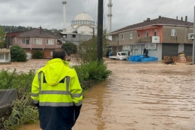 Sakarya Karasu'da Şiddetli Yağışın Ardından Dere Taştı Çok Sayıda Mülk Sular Altında Kaldı