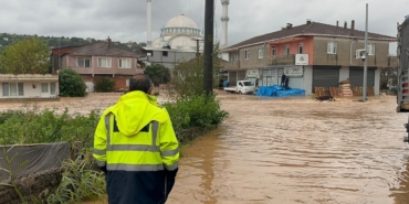 Sakarya Karasu'da Şiddetli Yağışın Ardından Dere Taştı Çok Sayıda Mülk Sular Altında Kaldı