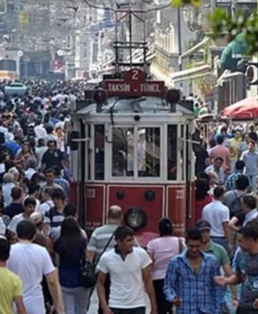 İstanbul'un Tarihi Meydan ve Caddelerinin Roma'dan Günümüze Uzanan İsim Serüveni