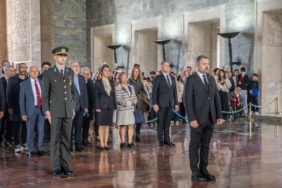 Muayenehane Hekimleri 1 Ekim Ulusal Muayenehane Hekimleri Gününde Anıtkabir'de Bir Araya Geldi