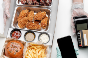 Uber kurumsal catering platformu ezCater için 2,3 milyar dolarlık nakit anlaşma imzaladı