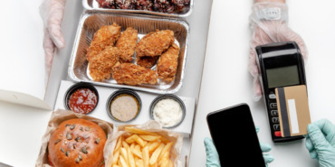 Uber kurumsal catering platformu ezCater için 2,3 milyar dolarlık nakit anlaşma imzaladı