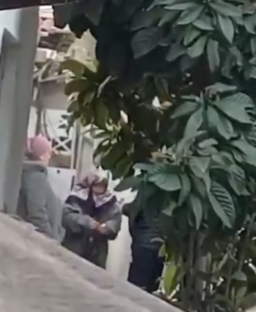 Esenyurt'ta Gecekondu Bahçesindeki Uyuşturucu Alışverişi Polis Kamerasında