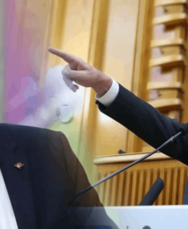 Müsavat Dervişoğlu'nun Çağrısı Sonrası Ahmet Eşref Fakıbaba Partisinden ve Vekillikten Ayrılıyor