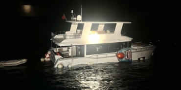 Ayvacık Açıklarında Batma Tehlikesi Geçiren Teknedeki İki Kişi Kurtarıldı