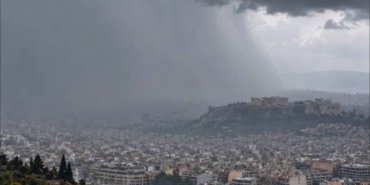 Yunanistan'da Şiddetli Fırtına Nedeniyle 9 Bölgede Kırmızı Alarm Verildi