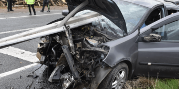 Gümüşhane'de Çelik Bariyerlere Çarpan Otomobildeki Bir Kişi Hayatını Kaybetti, Dört Yaralı